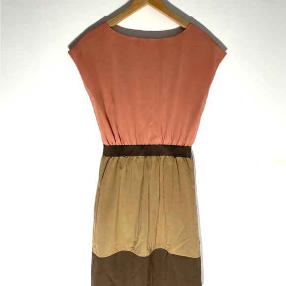 Casual, confortable, professionnel and cute looking.  In perfect condition - Picture 2 of 3